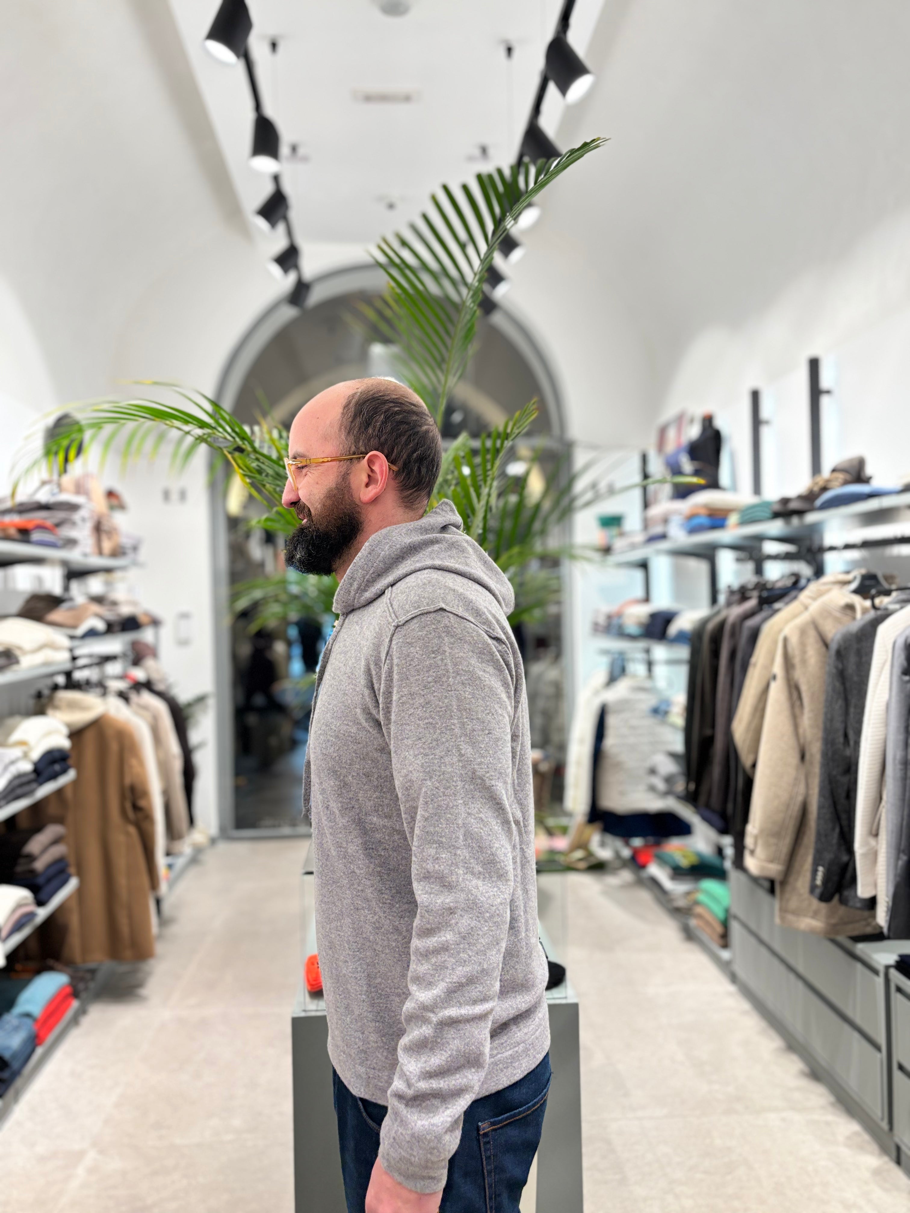 WOOL&CO MAGLIA IN LANA CON CAPPUCCIO GRIGIO